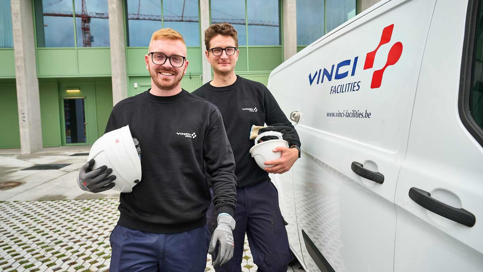 Techniciens VINCI Facilities prêts pour une intervention sur site
